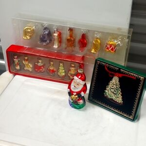 Vintage 15 pieces of Christmas decorations.